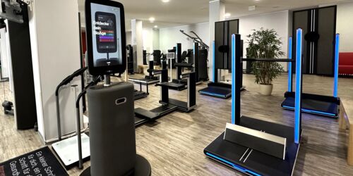 Seca-Waage, Analysegerät EGYM Fitness Hub und EGYM Flex-Geräte von MEDANDSPORTS